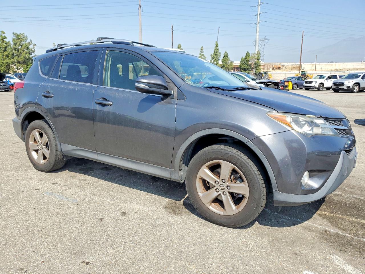 2015 TOYOTA RAV 4 — VIN JTMWFREV7FD079220 — photo 4